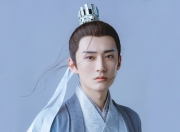 开云APP-隐形人，当佛罗伦萨的城墙对上喀麦隆的雷霆，富安健洋如何用寂静书写统治力