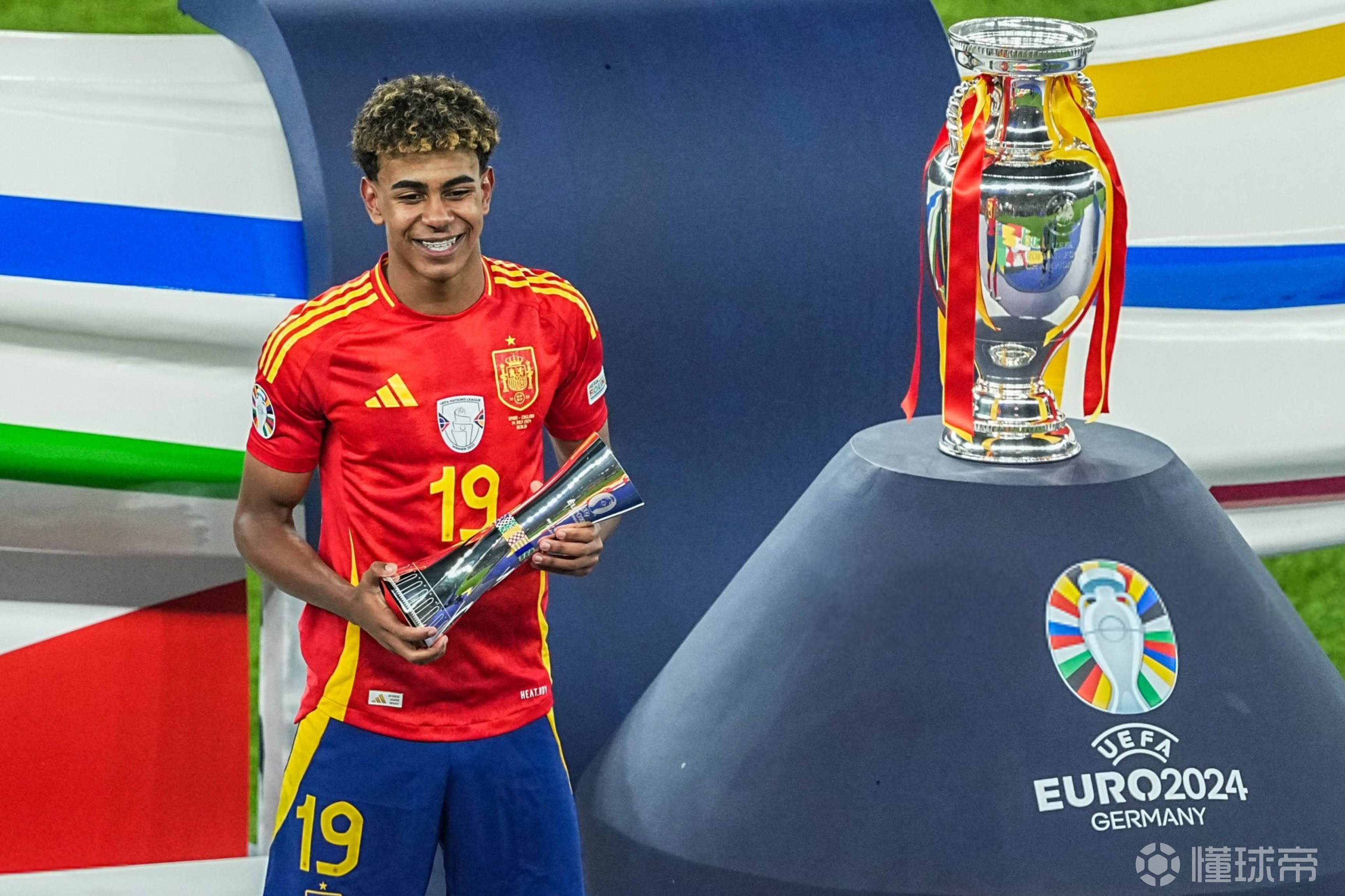 塞尔维亚豪取胜利，成功晋级欧洲杯预选赛决赛的简单介绍