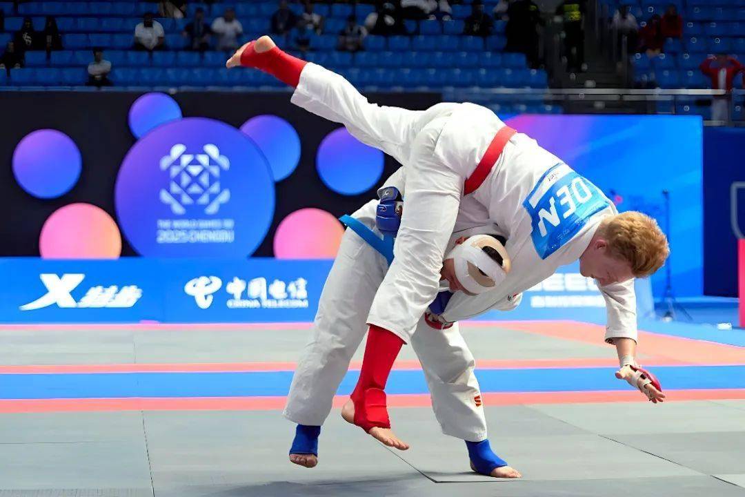 哈萨克斯坦选手夺冠成功,震撼全场 哈萨克斯坦选手夺冠成功,震撼全场