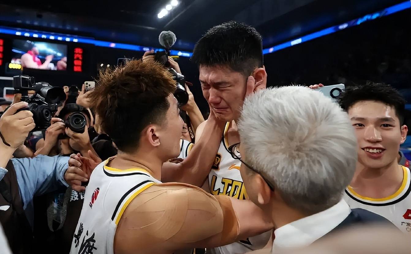 广东队五连胜,奠定夺冠基础 广东队五连胜,奠定夺冠基础