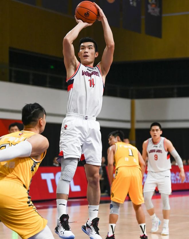 广东队五连胜,奠定夺冠基础 广东队五连胜,奠定夺冠基础