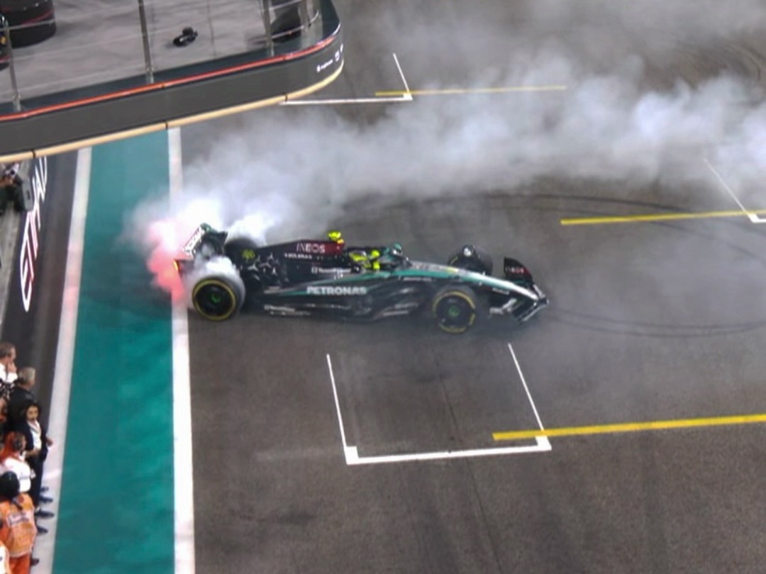 梅赛德斯轻取哈斯车队,汉密尔顿点燃赛场的简单介绍 梅赛德斯轻取哈斯车队,汉密尔顿点燃赛场的简单介绍