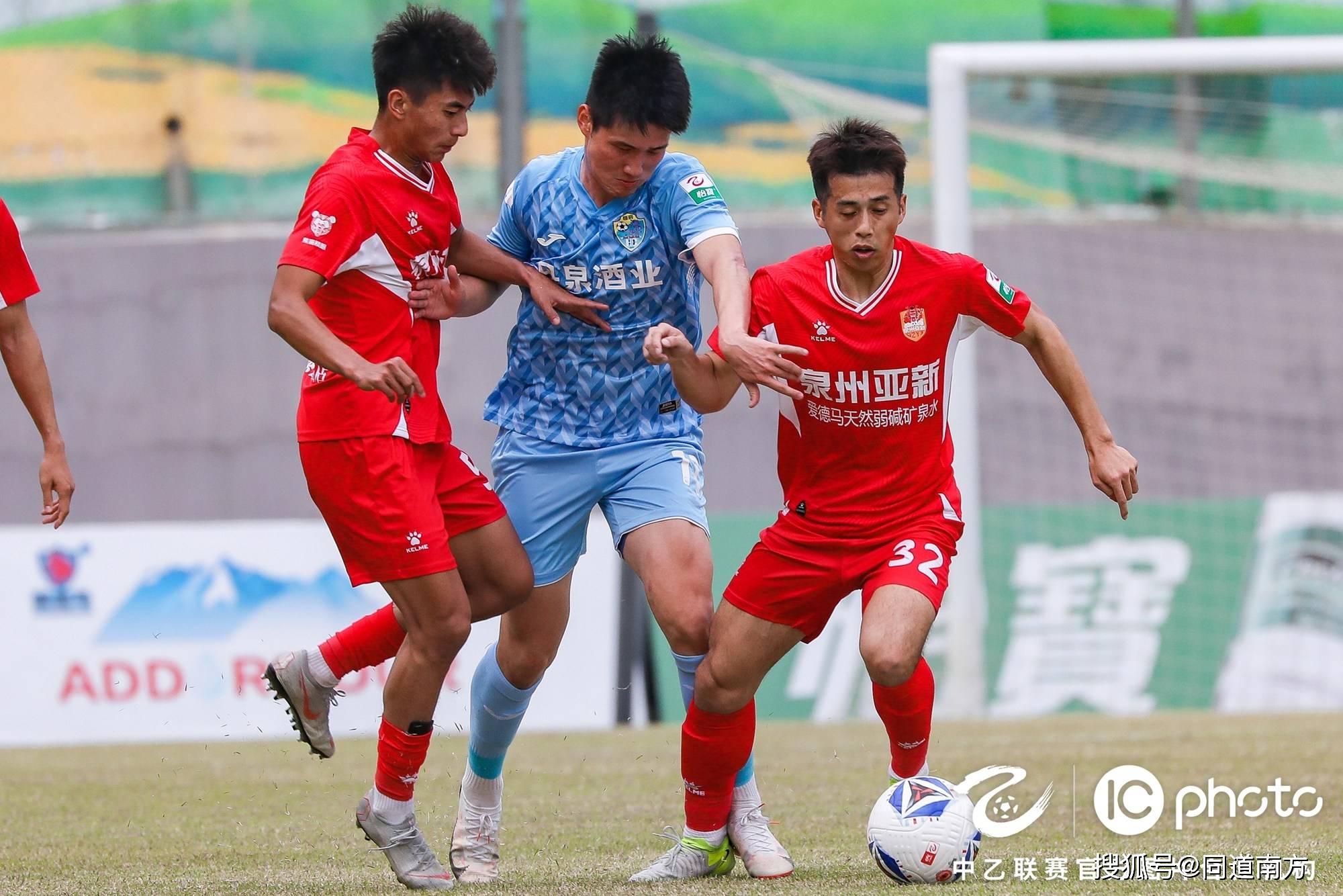 家乡球队在主场比赛中迎来胜利和精彩表现