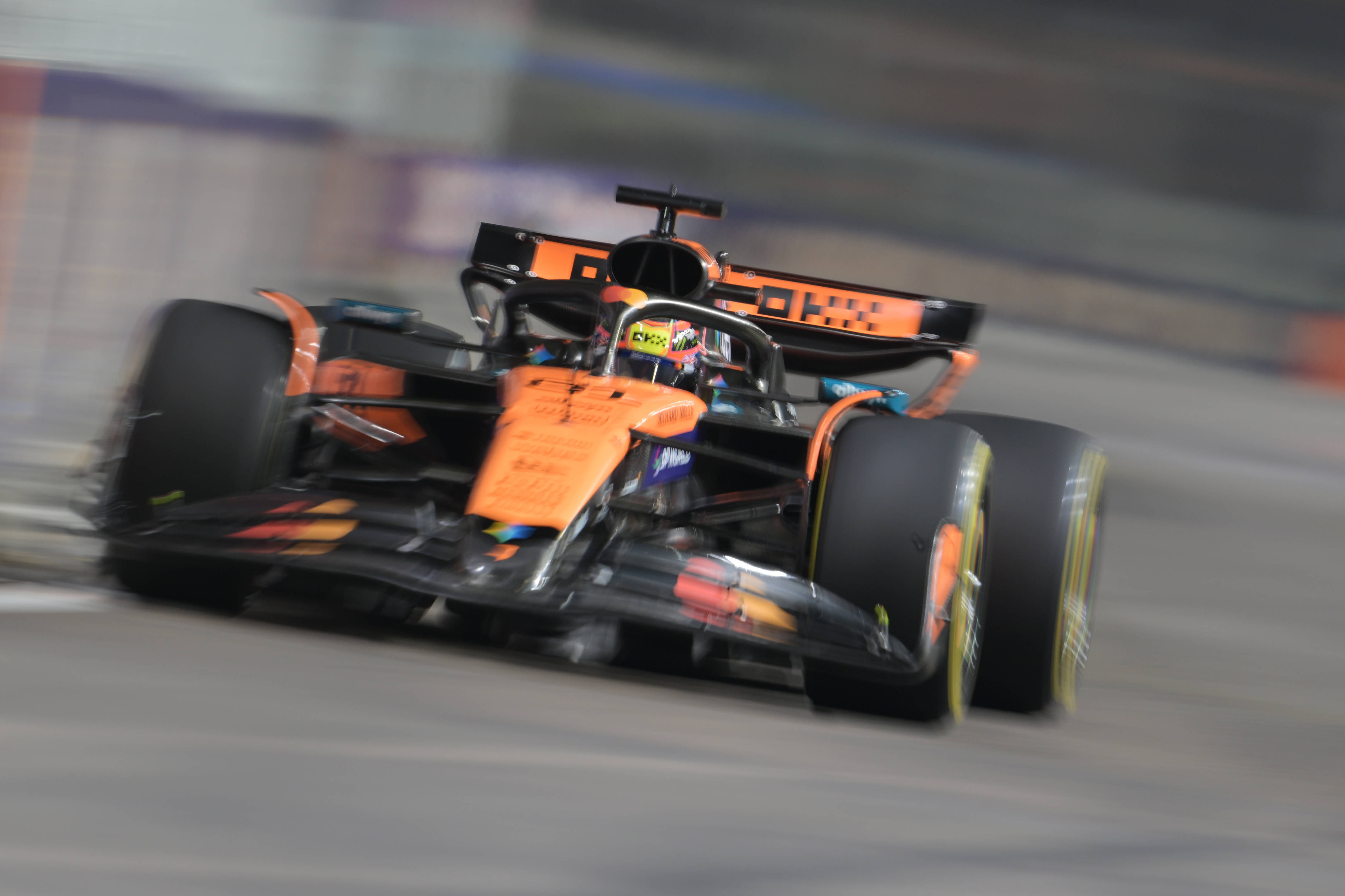 红牛车队完胜红牛二队,皮亚斯特里带队取胜 红牛车队完胜红牛二队,皮亚斯特里带队取胜