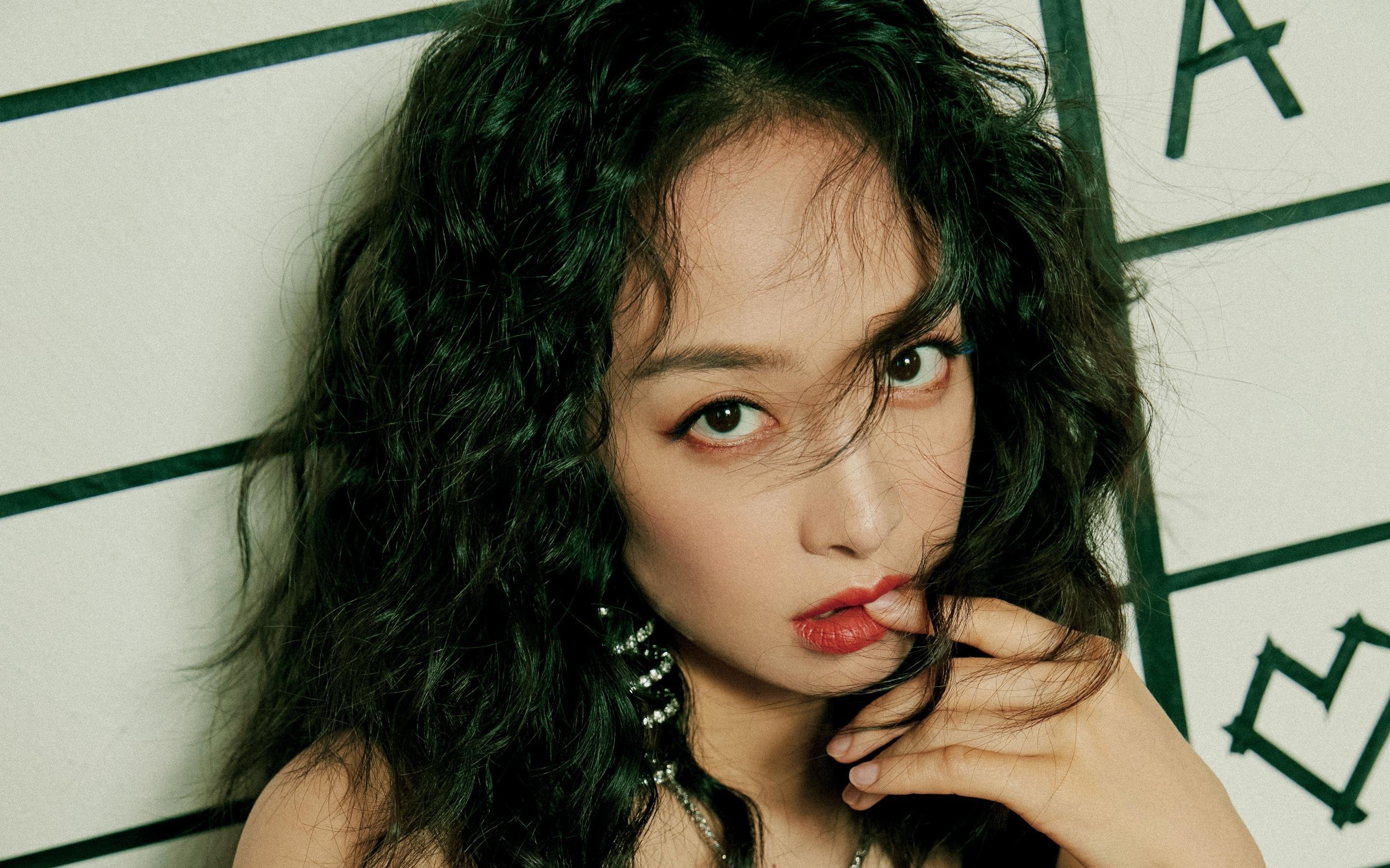 当民族英雄遭遇俱乐部传奇，伊拉克国家队的蓝色震撼，与巴雷拉一剑封喉的哲学