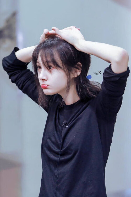 波兰裁判抢戏引争议，姆巴佩关键一击终结阿森纳欧冠悬念