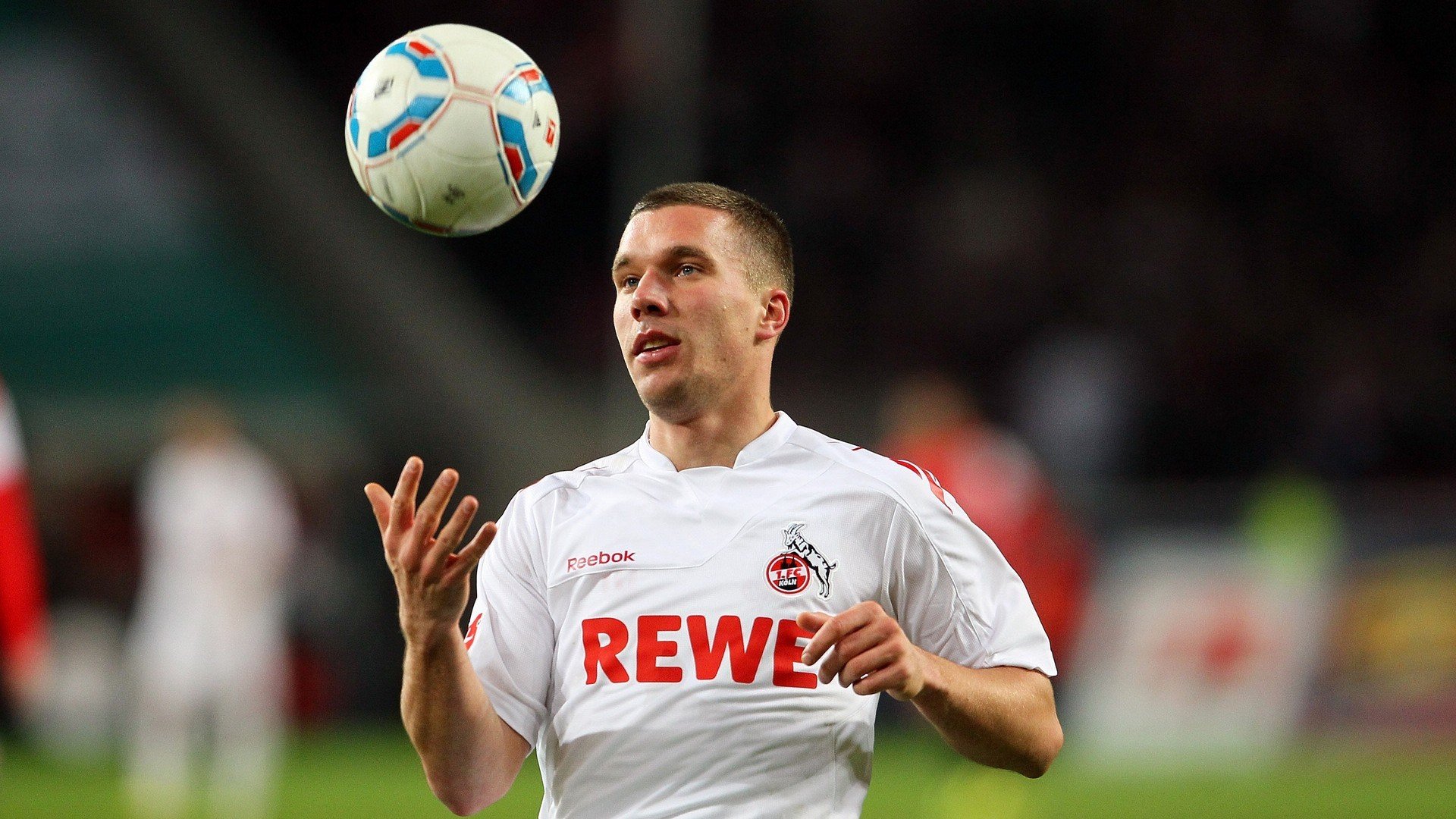 当银河战舰在绿茵街道完成致命超车—皇马vs阿森纳的F1式战术对决